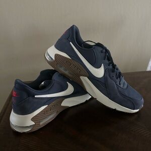 Nike Air Max Exee Navy Blue and White Sneakers